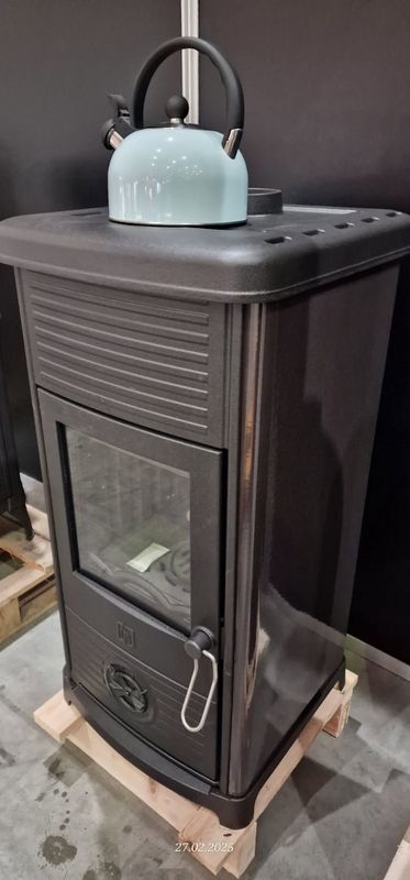 Peisovn modell Maestral 6,5kW med koketopp sort